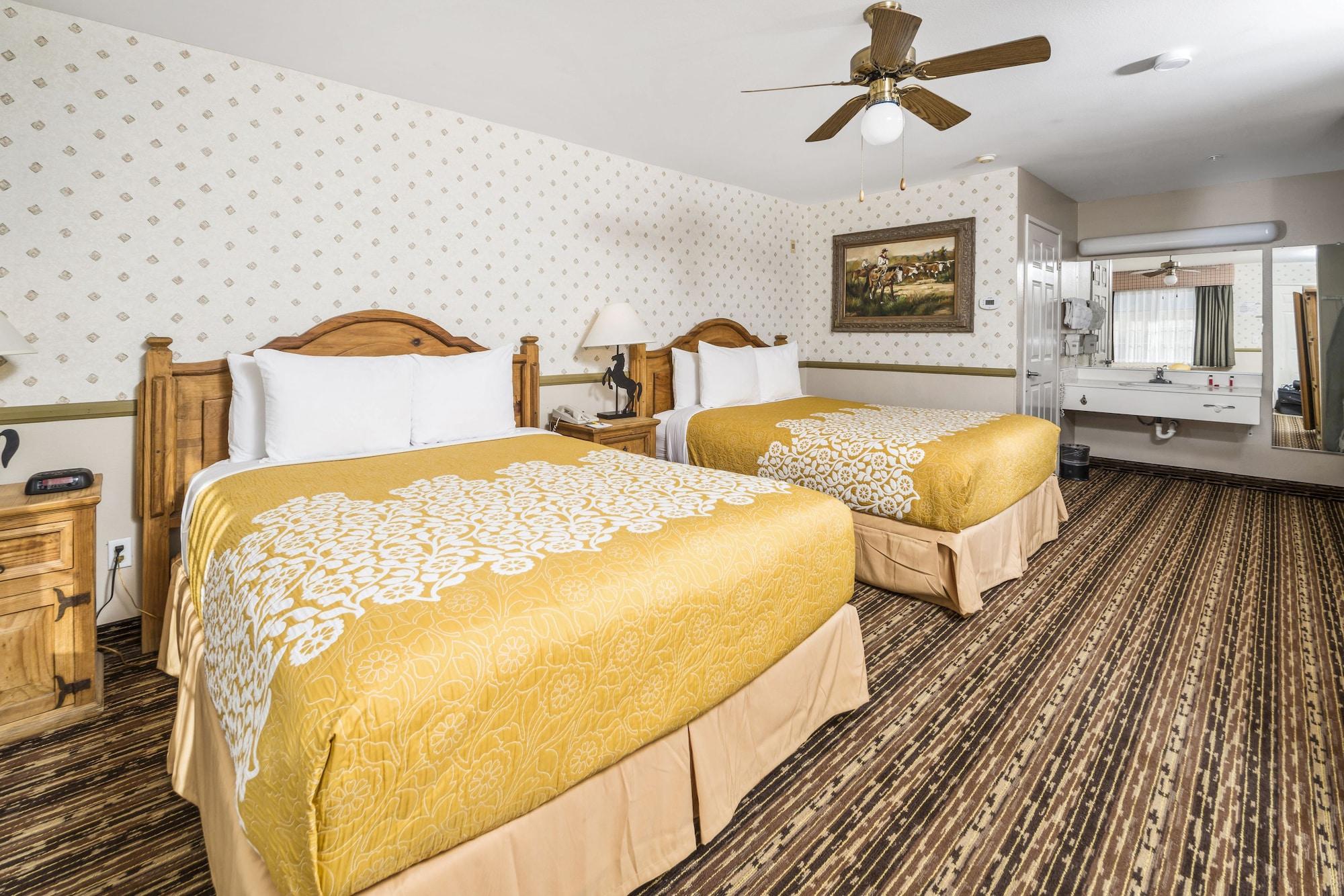 Days Inn By Wyndham Lebec Grapevine Екстериор снимка