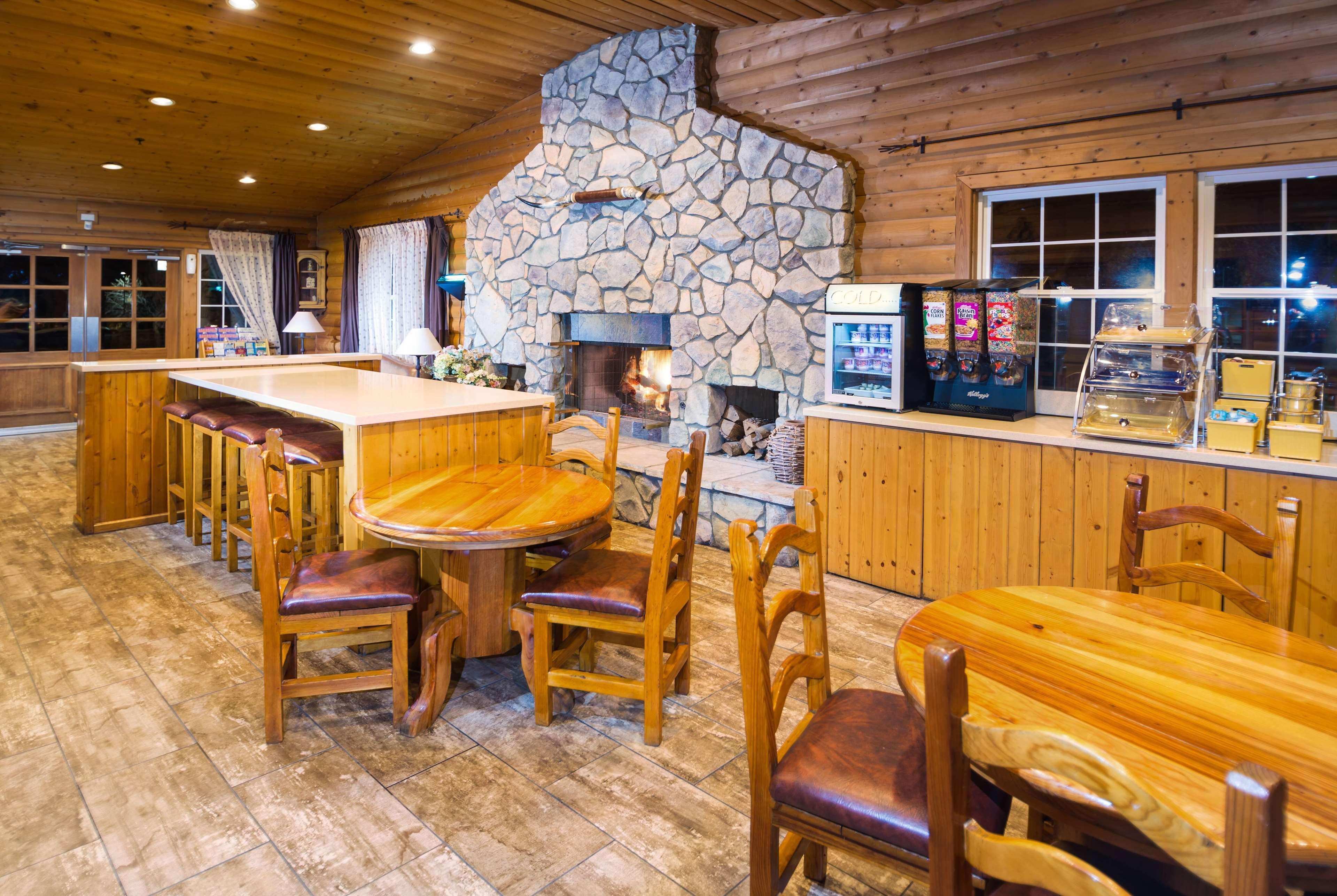 Days Inn By Wyndham Lebec Grapevine Екстериор снимка