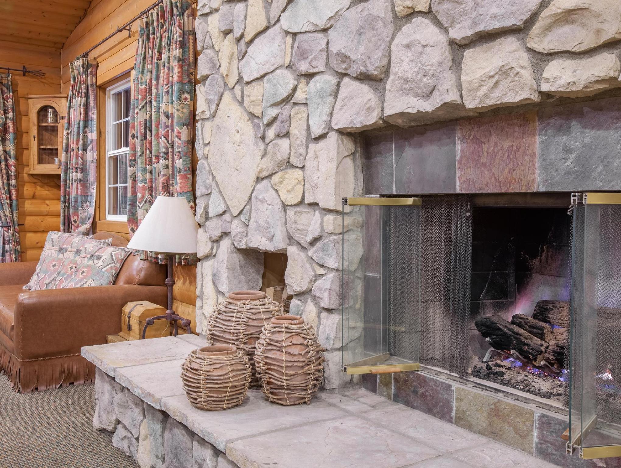 Days Inn By Wyndham Lebec Grapevine Екстериор снимка