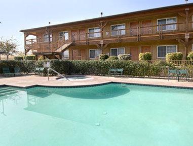 Days Inn By Wyndham Lebec Grapevine Екстериор снимка